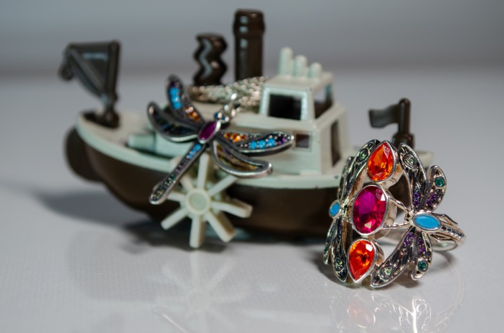 The ting and the boat. Class Activity 5. Close-up shot of a specific subject